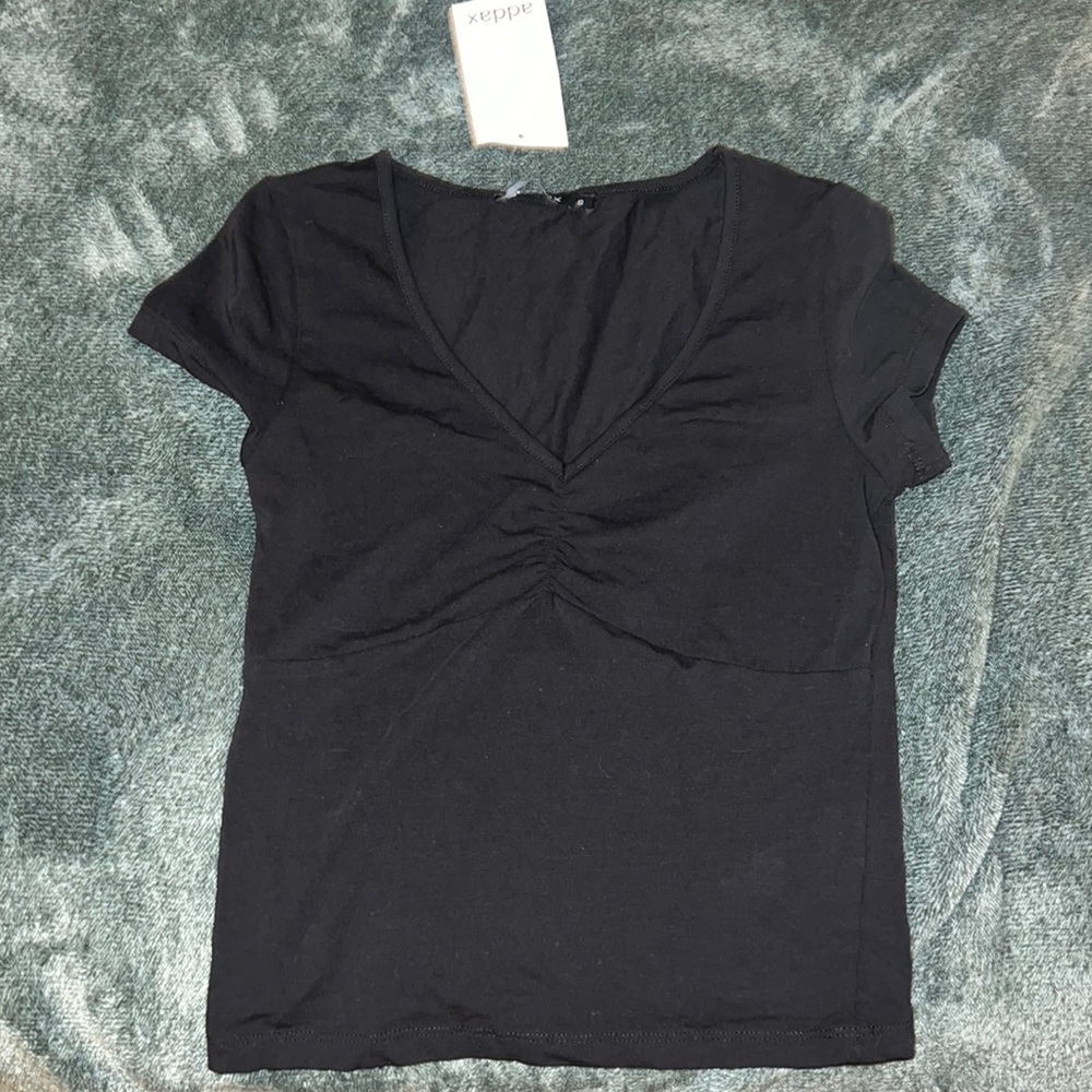 Black crop top. New, I bought it in Turkey but its to small for me now.